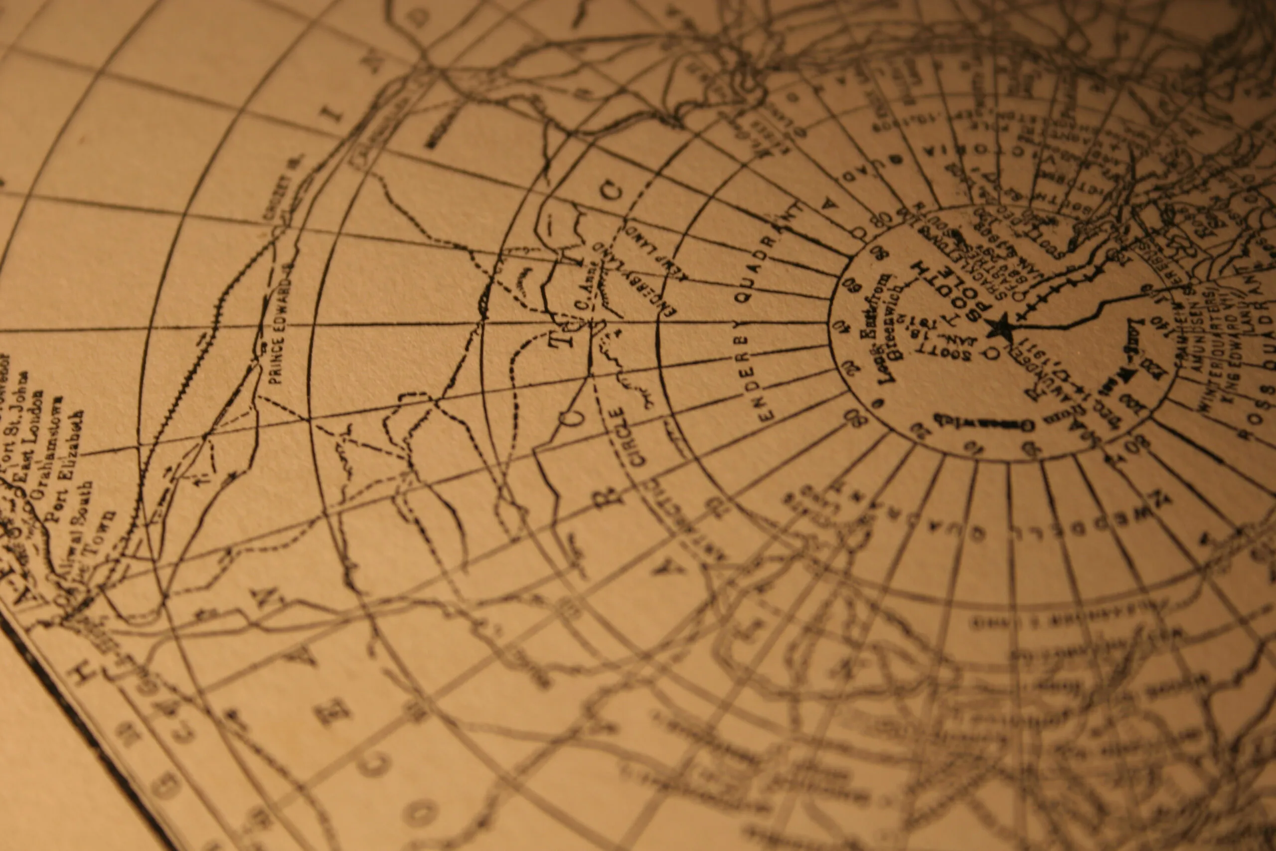 What is the difference between latitude and longitude? blog image