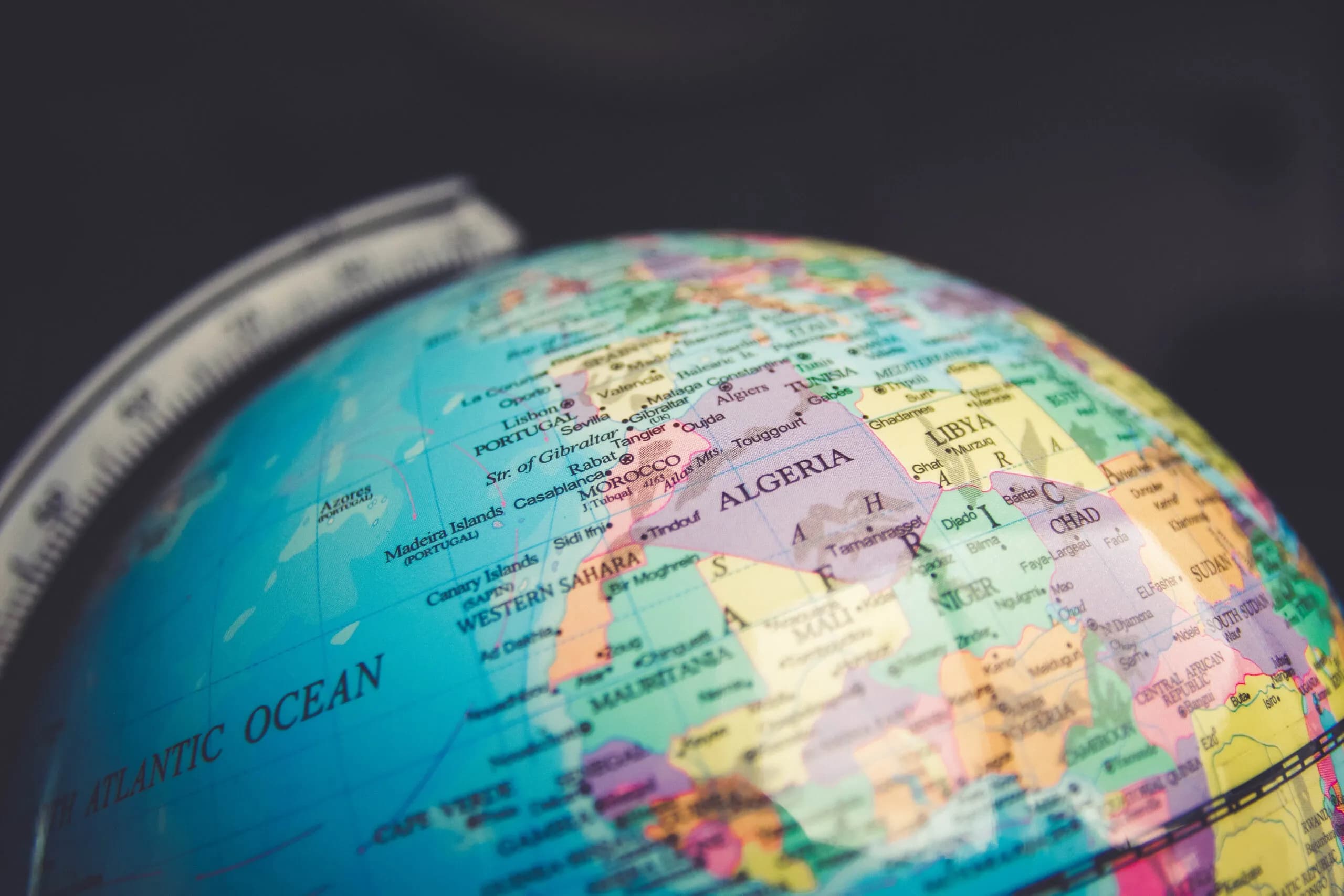 Maps vs Globes: What is the Difference Between a Map and a Globe? blog image